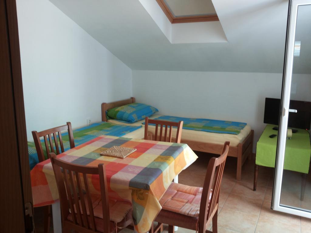 Apartment Gotovina بيوغْغاد نا موغو الغرفة الصورة